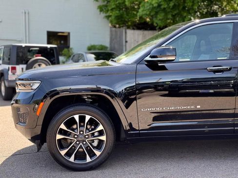 Used 2023 Jeep Grand Cherokee Overland AWD/4WD image 10