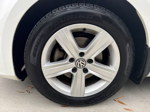 Used 2017 Volkswagen Golf Wolfsburg Edition image 11