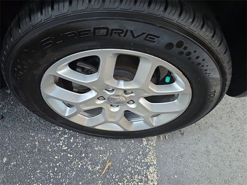 Used 2018 Jeep Renegade Latitude image 7