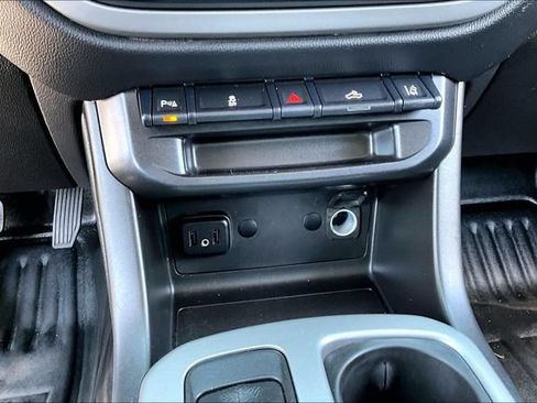 Used 2022 Chevrolet Colorado LT w/ Fleet Safety Package RWD image 17