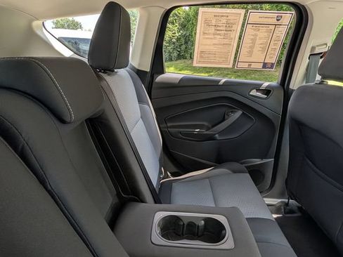 Used 2018 Ford Escape SE FWD image 29
