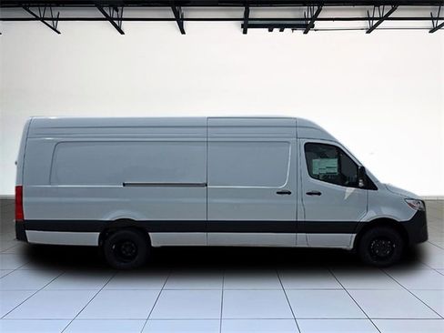 New 2025 Mercedes-Benz Sprinter 4500 image 3