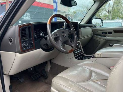 Used 2004 Cadillac Escalade AWD image 17