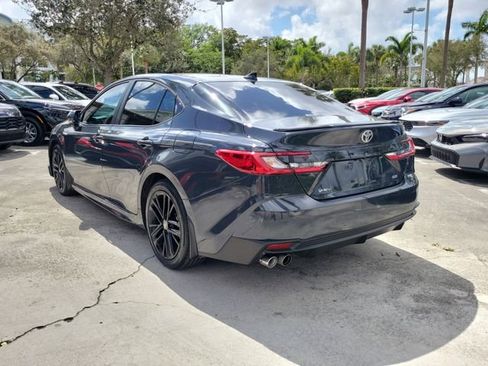 Used 2025 Toyota Camry SE image 3