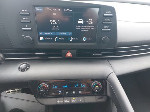Used 2025 Hyundai Elantra Sport FWD image 16