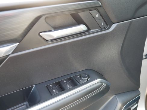 Used 2025 GMC Acadia Elevation image 19