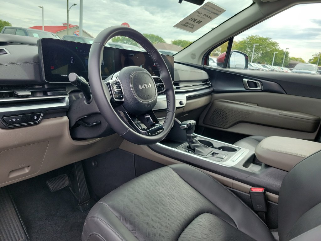 Used 2026 Kia Carnival FWD image 21