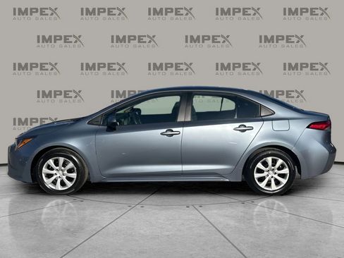 Used 2025 Toyota Corolla LE image 2