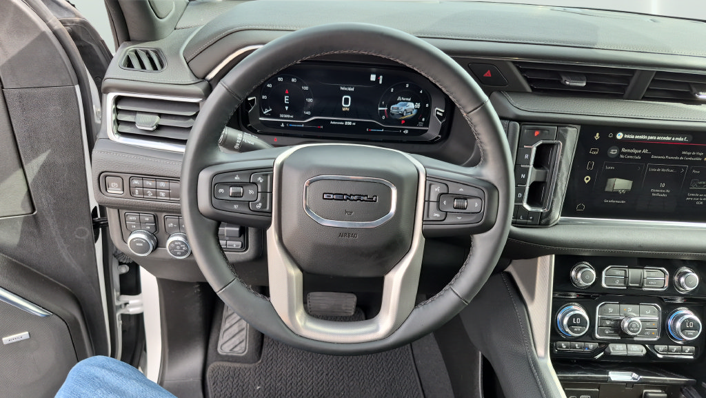 Used 2023 GMC Yukon XL Denali w/ Max Trailering Package AWD/4WD image 12