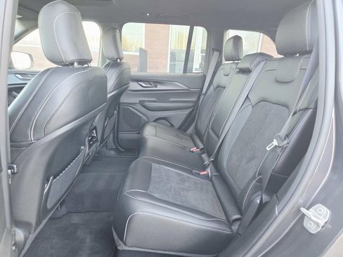 Used 2023 Jeep Grand Cherokee Altitude image 13