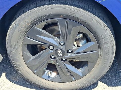 Used 2023 Hyundai Elantra SEL FWD image 9
