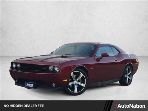 Used 2014 Dodge Challenger R/T RWD image 1
