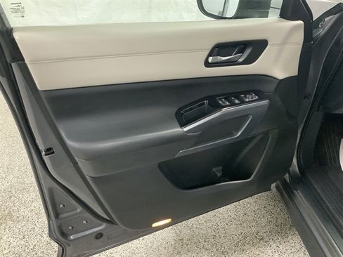 Used 2022 Nissan Pathfinder SL w/ SL Premium Package AWD/4WD image 17