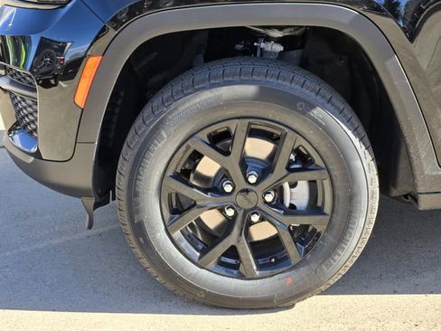 New 2025 Jeep Grand Cherokee Altitude image 7