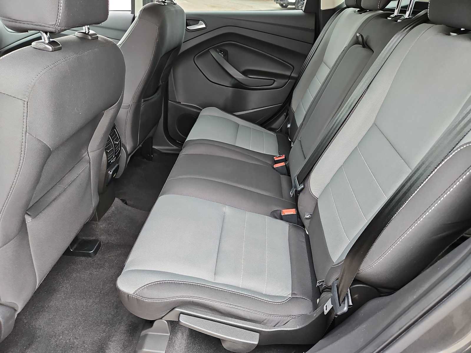 Used 2016 Ford Escape SE w/ Equipment Group 201A FWD image 19