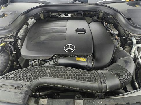 Used 2021 Mercedes-Benz GLC 300 4MATIC image 41