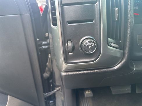 Used 2018 Chevrolet Silverado 1500 LT w/ LT Eassist Package RWD image 13