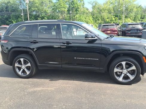 Certified 2023 Jeep Grand Cherokee Limited w/ Luxury Tech Group II AWD/4WD image 8