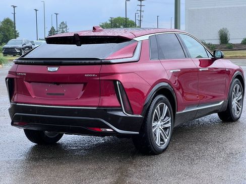 Certified 2024 Cadillac Lyriq Luxury AWD/4WD image 46