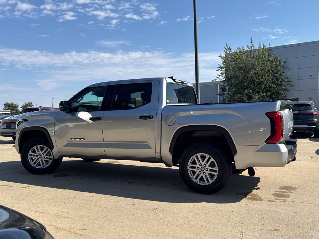 Used 2022 Toyota Tundra SR5 w/ SR5 Convenience Package AWD/4WD image 3