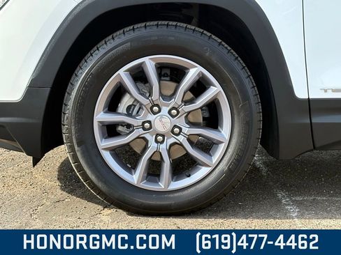 Used 2024 GMC Terrain SLT image 10