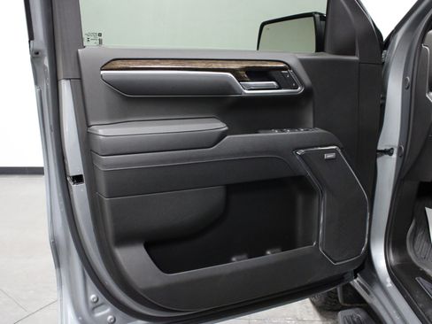 Used 2025 GMC Sierra 1500 Elevation w/ Elevation Premium Package image 11