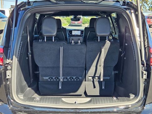 New 2026 Chrysler Pacifica Select image 26