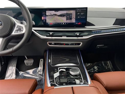 Used 2026 BMW X7 xDrive40i w/ M Sport Package image 15