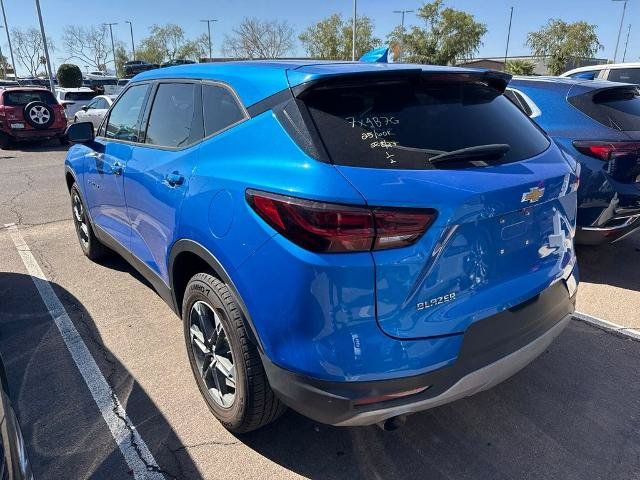 Used 2025 Chevrolet Blazer LT FWD image 3
