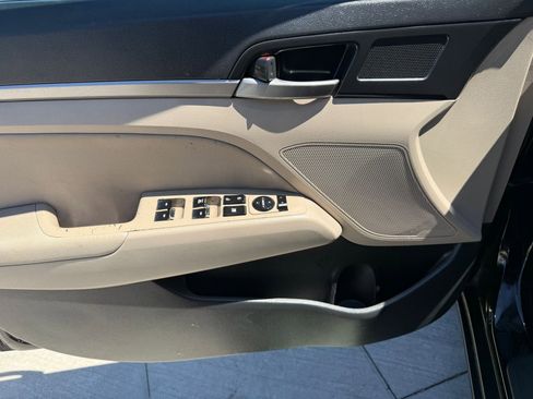 Used 2018 Hyundai Elantra Value Edition FWD image 13