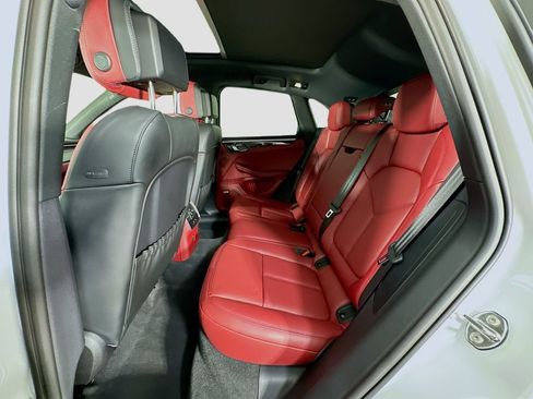 Certified 2026 Porsche Macan AWD/4WD image 24