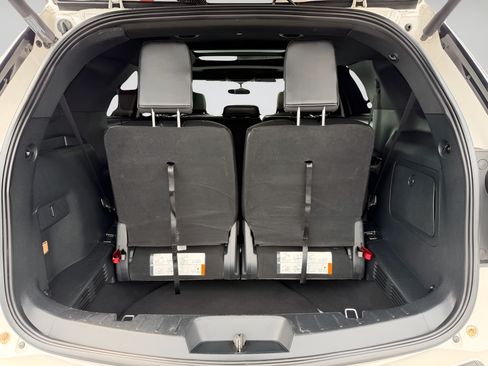 Used 2019 Ford Explorer XLT w/ Equipment Group 202A AWD/4WD image 28
