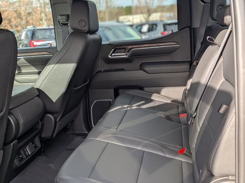 Used 2025 GMC Sierra 1500 SLT image 31