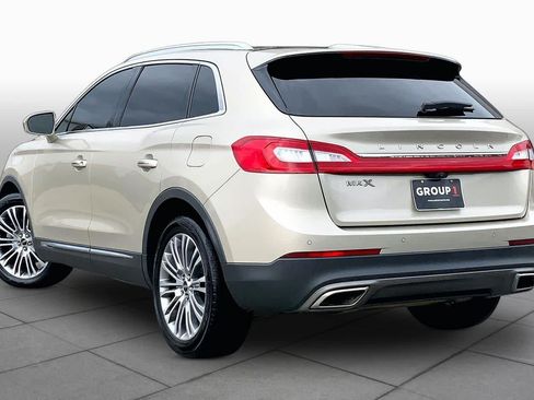 Used 2017 Lincoln MKX Reserve w/ Lincoln MKX Climate Package FWD image 11