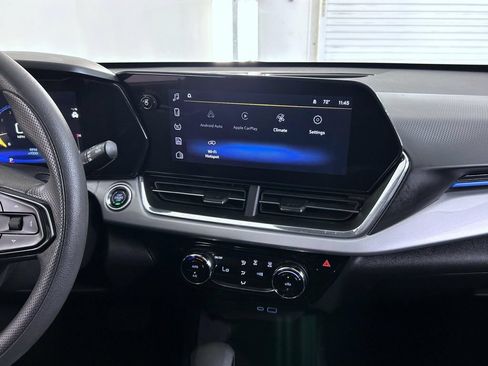 Used 2025 Chevrolet Trax LT FWD image 12