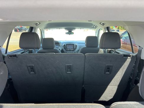 Used 2021 Chevrolet Traverse LS image 9