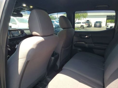 Used 2019 Toyota Tacoma TRD Off-Road AWD/4WD image 11