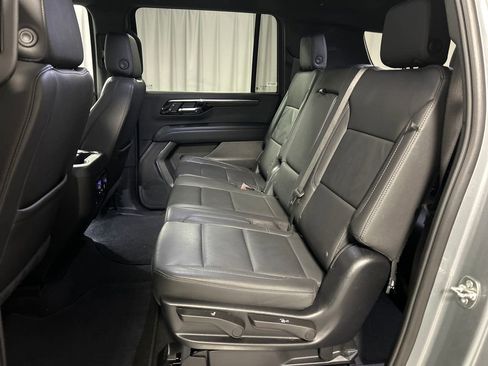 Used 2025 Chevrolet Suburban Z71 image 23