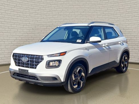 Used 2025 Hyundai Venue SEL FWD image 1