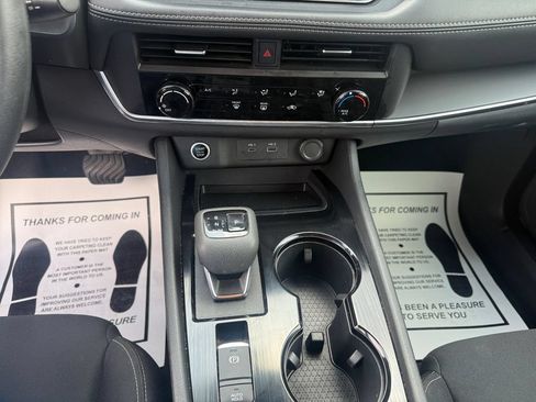 Used 2023 Nissan Rogue S AWD/4WD image 12