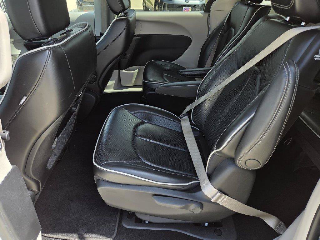 Used 2023 Chrysler Pacifica Limited FWD image 28