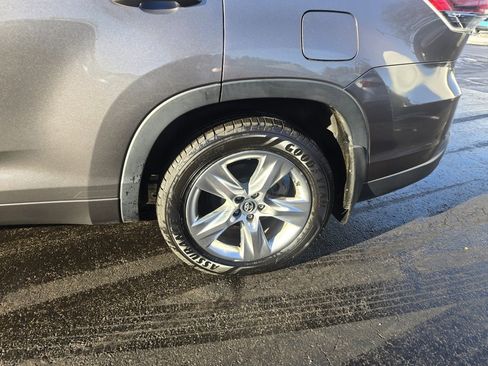 Certified 2016 Toyota Highlander Limited Platinum image 4