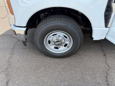 New 2026 Ford F250 XL w/ XL Chrome Package image 25