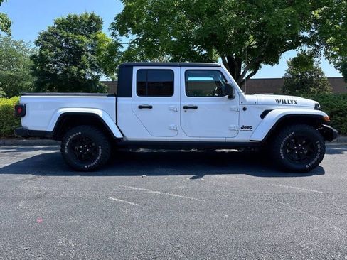 Used 2022 Jeep Gladiator Sport AWD/4WD image 6