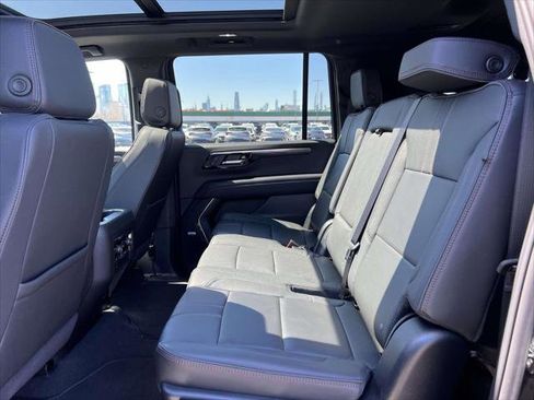 Used 2025 Chevrolet Suburban RST w/ Comfort Package AWD/4WD image 15