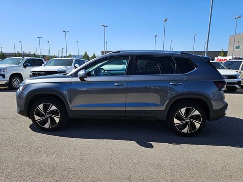 Used 2025 Volkswagen Taos SE AWD/4WD image 7
