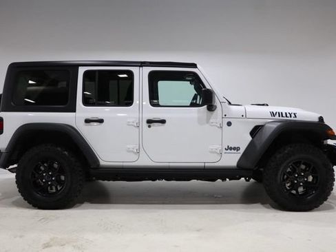 Used 2024 Jeep Wrangler Unlimited AWD/4WD image 8