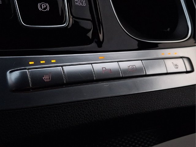 Used 2024 Kia Carnival EX FWD image 21