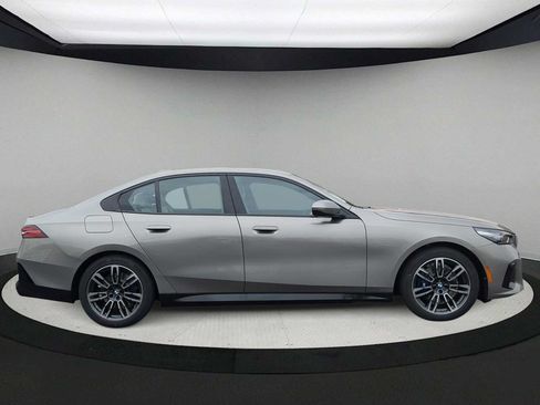 Used 2026 BMW 530i xDrive w/ M Sport Package AWD/4WD image 9