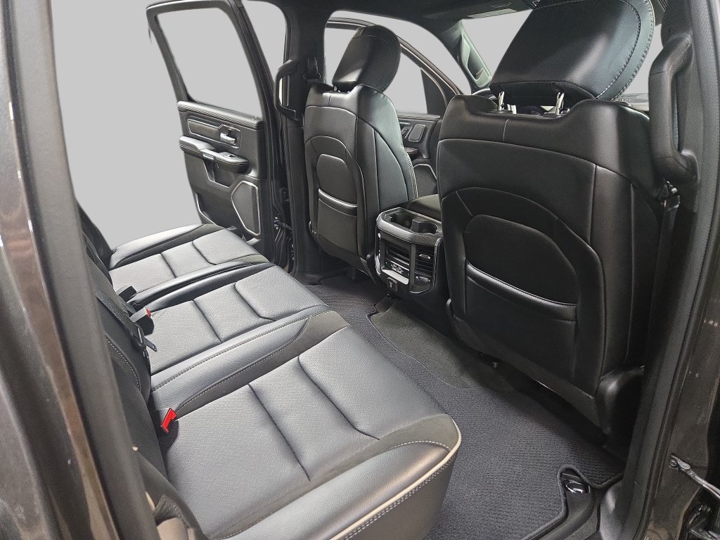 Used 2024 RAM 1500 Laramie AWD/4WD image 13